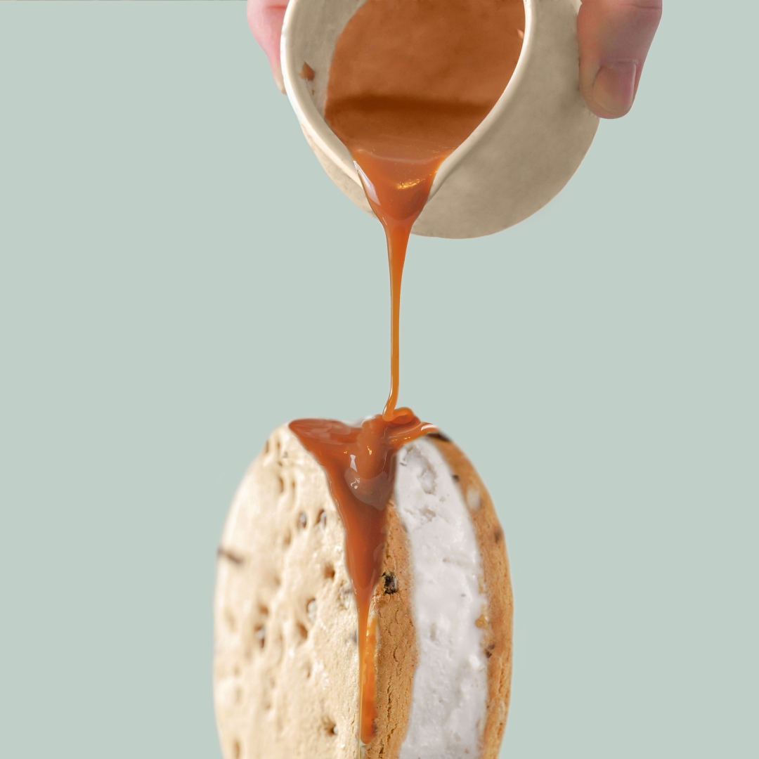 Biscotti con gocce di Cioccolato e gelato al Caramello (2pz)